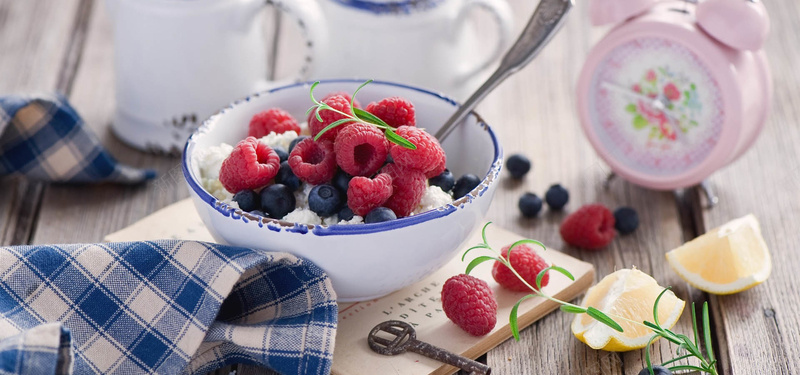 新鲜水果美食覆盆子蓝莓树莓摄影图片
