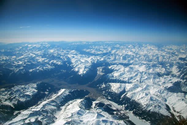 白色连绵雪山山地jpg设计背景_新图网 https://ixintu.com 山地 白色 连绵 雪山