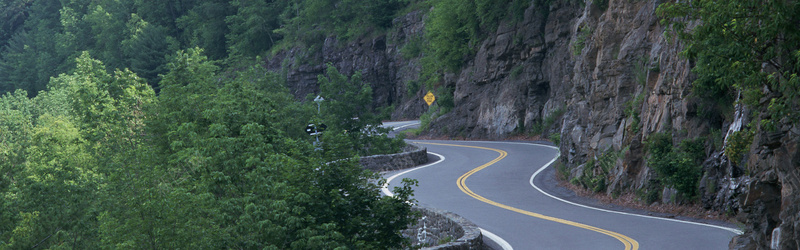 弯曲的山路背景jpg_新图网 https://ixintu.com 山村背景 山路背景 弯曲背景 摄影 树木背景 树林背景 海报banner 道路背景 风景 马路背景