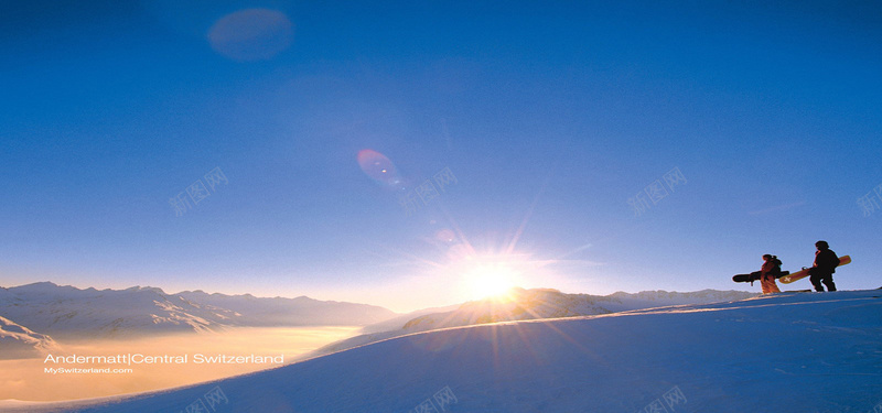 雪上日出背景