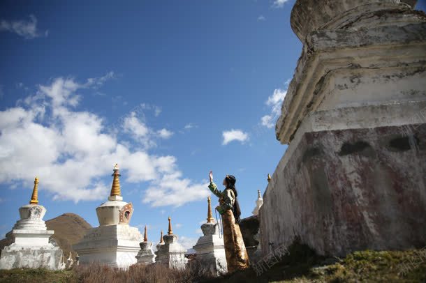 旅行人物向往寺庙jpg设计背景_新图网 https://ixintu.com 人物 向往 寺庙 旅行