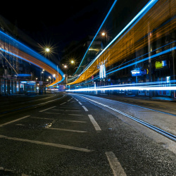 光轨城市夜景道路光影高清图片