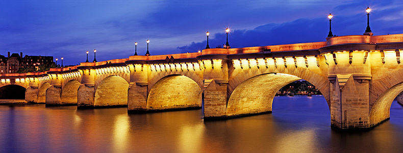 梦幻夜景桥背景摄影图片