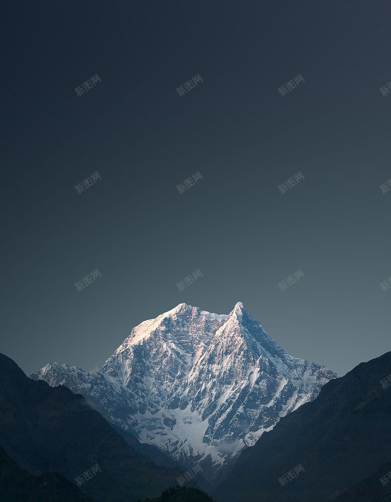 远处的山jpg设计背景_新图网 https://ixintu.com 大气 宏伟 渐变 雪山 高山