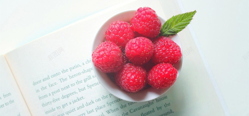 文艺清新美味树莓蔓越莓覆盆子背景摄影图片