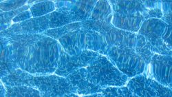 潋滟水波潋滟的蓝色水面高清图片