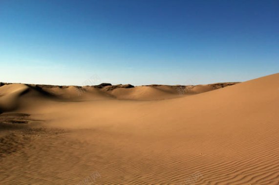 一片无迹的沙漠风景背景