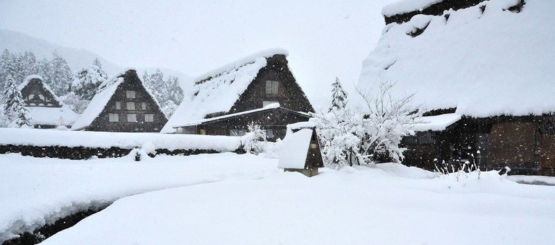 小房子雪景冬日风景背景摄影图片