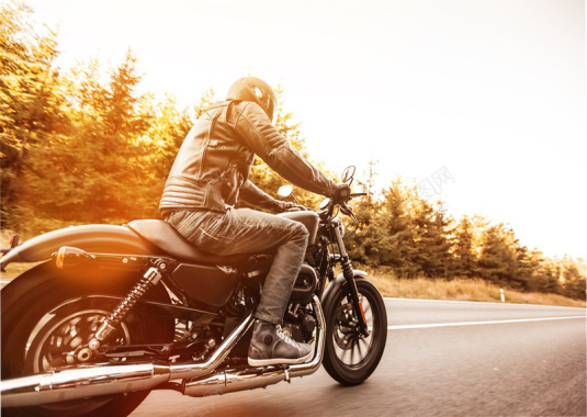 速度与激情骑摩托的男人摄影图片