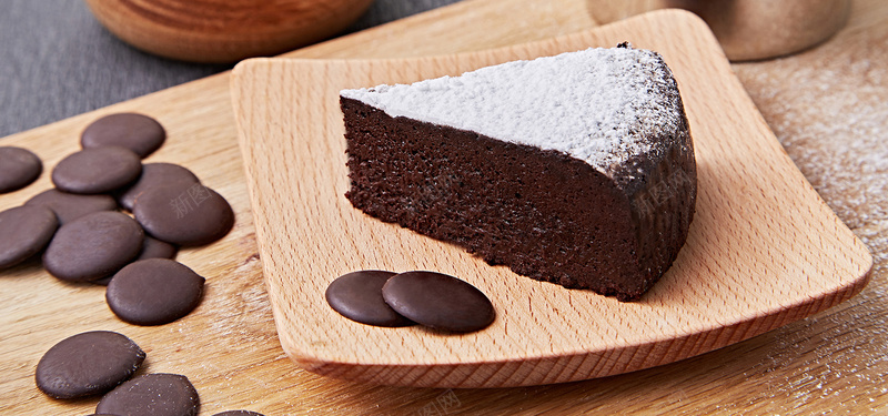 奶油块巧克力慕斯蛋糕摄影图片