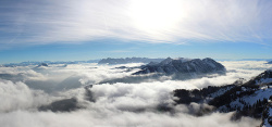 自然景象山峰云雾缭绕高清图片