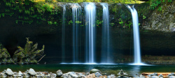山间水流小瀑布背景高清图片
