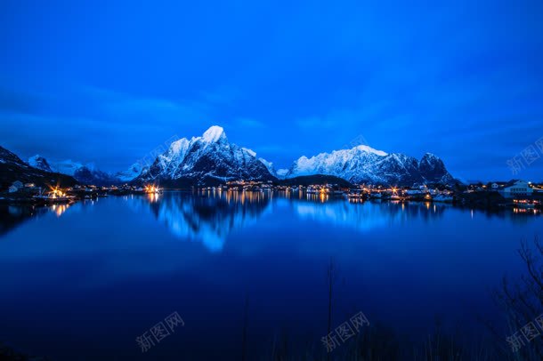 蓝色湖水雪山海报背景jpg设计背景_新图网 https://ixintu.com 海报 湖水 背景 蓝色 雪山