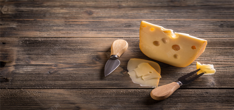 木板上的奶酪美食海报背景