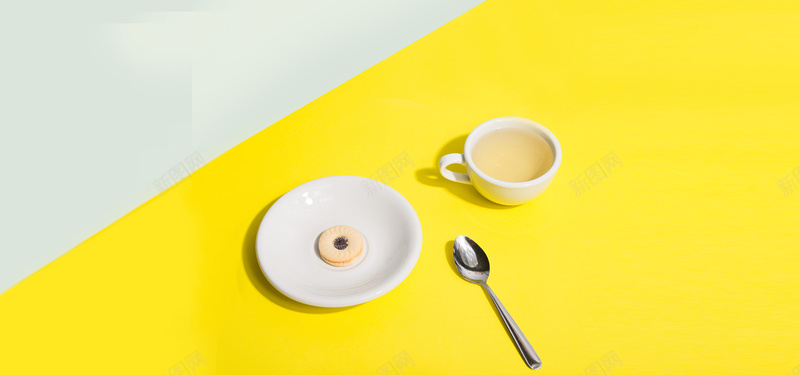 静物背景图jpg_新图网 https://ixintu.com 几何 勺子 摄影 海报banner 茶 风景 餐具 饼干 黄色