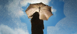 雨中打伞海报背景高清图片