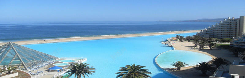 蓝色大海沙滩泳池酒店摄影图片
