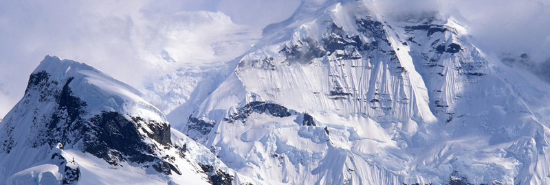 冬季唯美雪山背景摄影图片