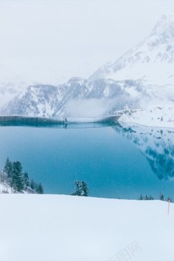 雪山湖泊海报背景背景