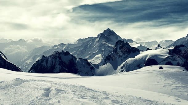 雪山桌面壁纸背景