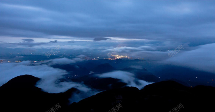 山顶云海瞭望背景