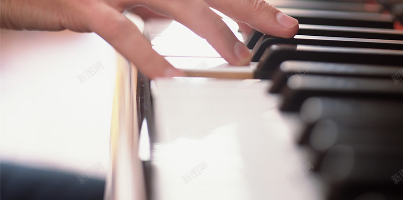 钢琴学校暑假培训jpg设计背景_新图网 https://ixintu.com 培训 学校 小清新 弹钢琴 暑假 艺术 艺术学生 钢琴