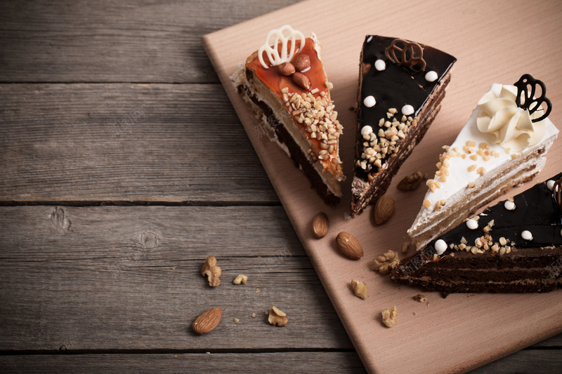 在木板上的巧克力蛋糕切块jpg设计背景_新图网 https://ixintu.com PPT 分蛋糕 切块 巧克力 木板 灰色 烘焙ppt 甜点 美食 蛋糕