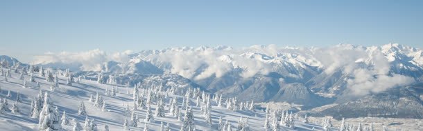 漂亮的雪山背景