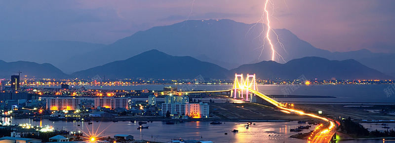 城市夜景闪电背景psd_新图网 https://ixintu.com 夜景 大桥 大气 摄影 海报banner 背景 闪电 风景