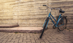 怀旧街景复古怀旧自行车街景图高清图片