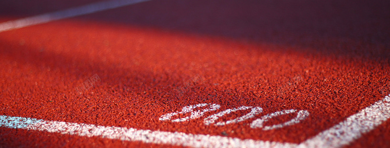 燕麦米摄影阳光下的红色八百米跑道摄影图片