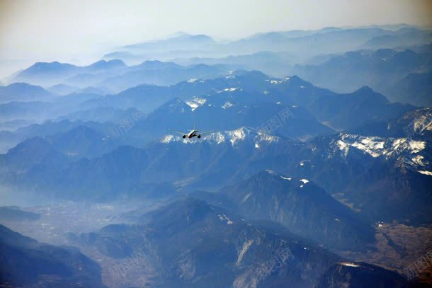 蓝色大山云雾风景jpg设计背景_新图网 https://ixintu.com 云雾 大山 蓝色 风景