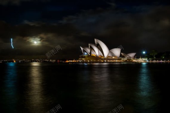 悉尼剧院海上漆黑倒影背景
