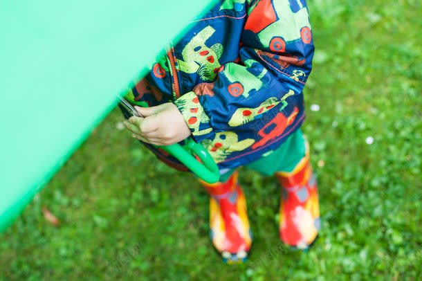 拿着雨伞的儿童jpg设计背景_新图网 https://ixintu.com 儿童 可爱 图片素材 幼儿 底纹背景 拿着雨伞的儿童图片 拿着雨伞的儿童图片素材下载 背景花边 雨伞 雨鞋