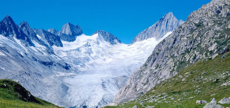 大气雪山背景jpg_新图网 https://ixintu.com 大自然 户外 摄影 海报banner 滑雪 登山 蓝色白色 风景