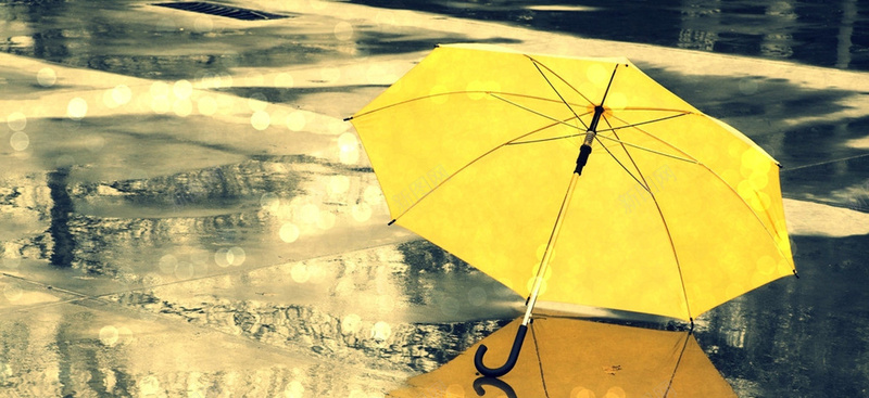 摄影雨伞雨天背景jpg_新图网 https://ixintu.com 下雨 摄影 日常用 海报banner 街道 雨伞 雨天 雨季 非主流 风景 黄色