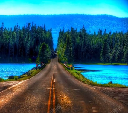 蓝色环境渲染树林马路湖面摄影合成摄影图片