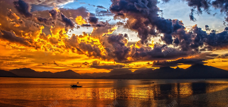 日落的时候jpg_新图网 https://ixintu.com 云 天空 摄影 日落 日落的时候 海 海报banner 船 越南 风景