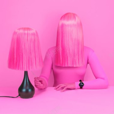 粉色背景前的两个粉色发套背景