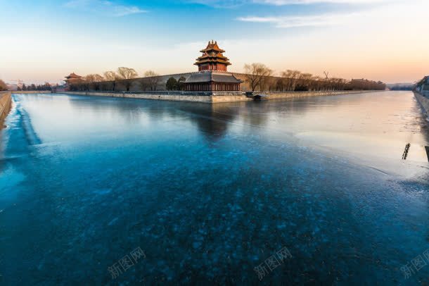 蓝天海面中国风建筑jpg设计背景_新图网 https://ixintu.com 国风 建筑 海面 蓝天