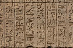 埃及图腾翅膀埃及象形文字雕刻高清图片