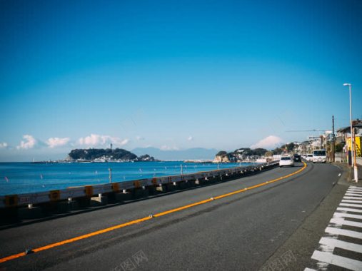 富士山海边城市蓝天背景