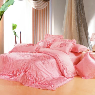 粉色双人床背景背景