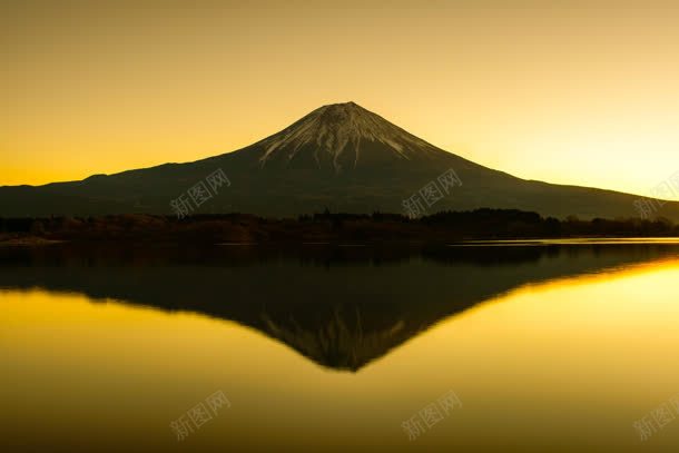 山川在水中倒映夕阳余晖jpg设计背景_新图网 https://ixintu.com 余晖 倒映 夕阳 山川 水中