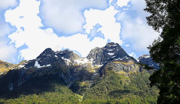 阿尔卑斯山美景png免抠素材_新图网 https://ixintu.com 名胜古迹 地方景点 实物图 摄影图 旅游摄影 白云 自然景观 阿尔卑斯山 高清