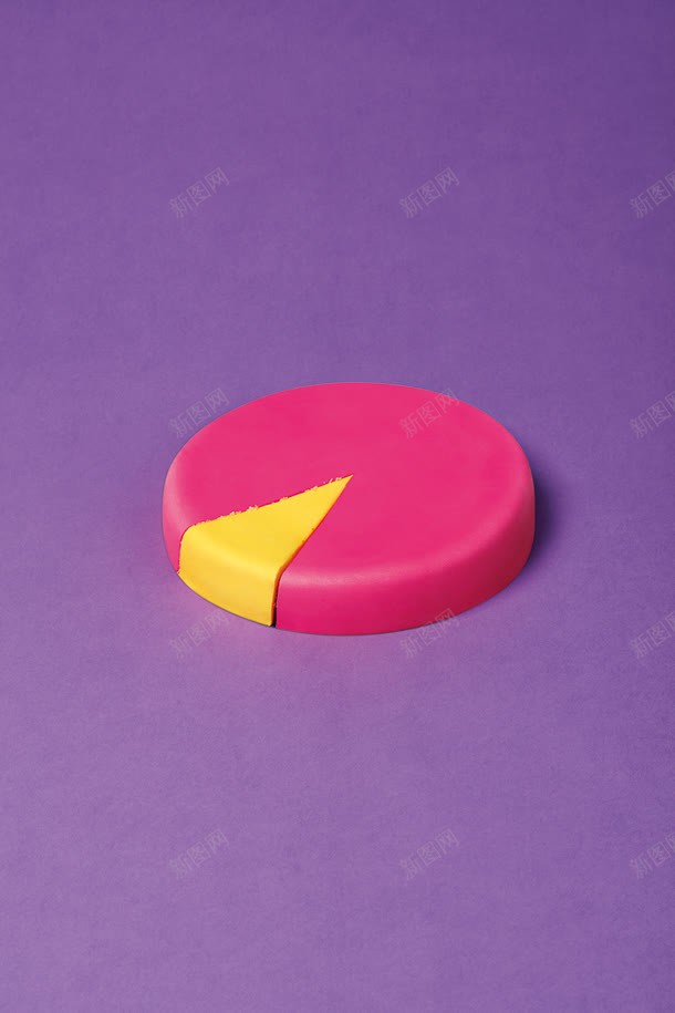 紫色背景前的粉黄色蛋糕jpg设计背景_新图网 https://ixintu.com 粉黄 紫色 背景 蛋糕