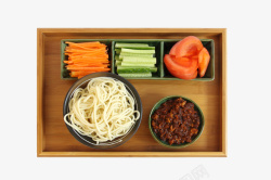方木木盘子里的面食料理食材高清图片