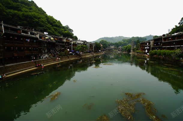 美丽小桥人家png免抠素材_新图网 https://ixintu.com 名胜古迹 房子 旅游风景 江景 美景 著名建筑 风景