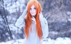 橙色头发免抠冬季雪中橙色头发的女人海报背景高清图片