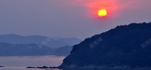 夕阳下的乡村jpg设计背景_新图网 https://ixintu.com 乡村 夕阳 山峰 河流